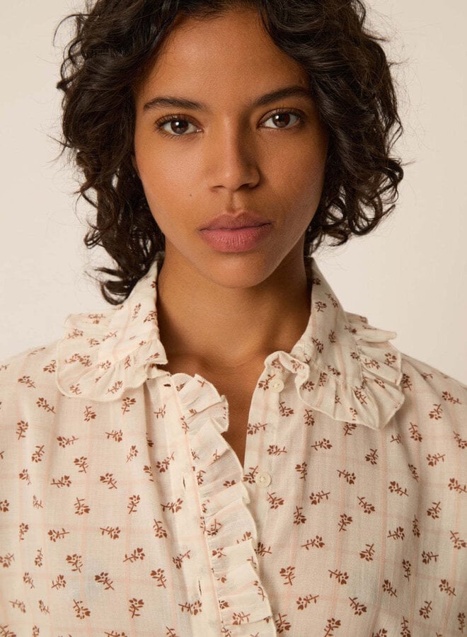 Blouse Des Petits Hauts Rosaline à col classique frisotté fleurie cognac & carreaux roses