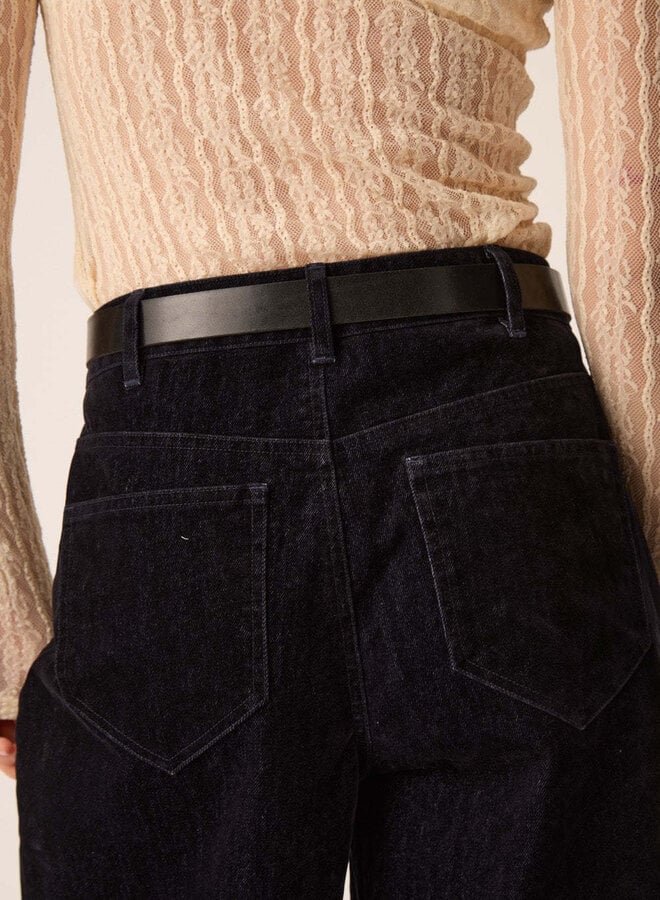 Ceinture Des Petits Hauts Naomi en cuir noir avec boucle torsadée dorée