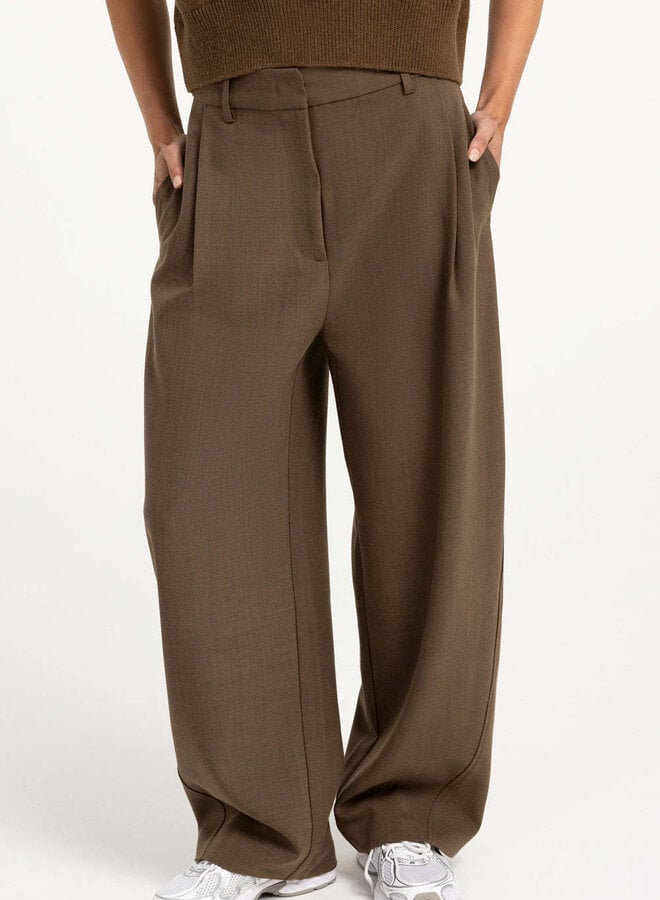 Pantalon Yaya à plis brun teak