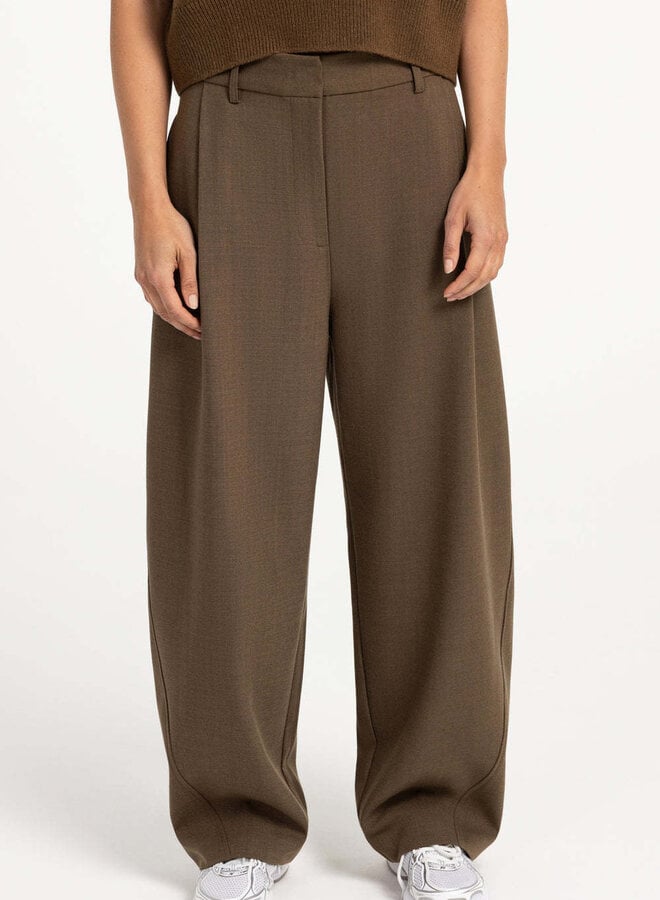 Pantalon Yaya à plis brun teak