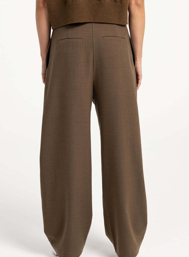 Pantalon Yaya à plis brun teak