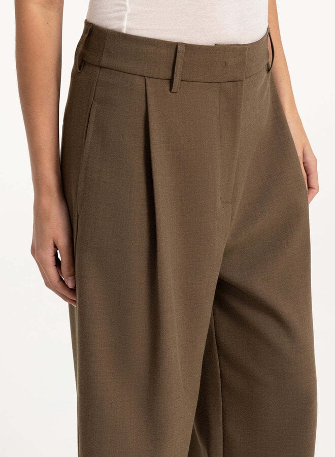 Pantalon Yaya à plis brun teak