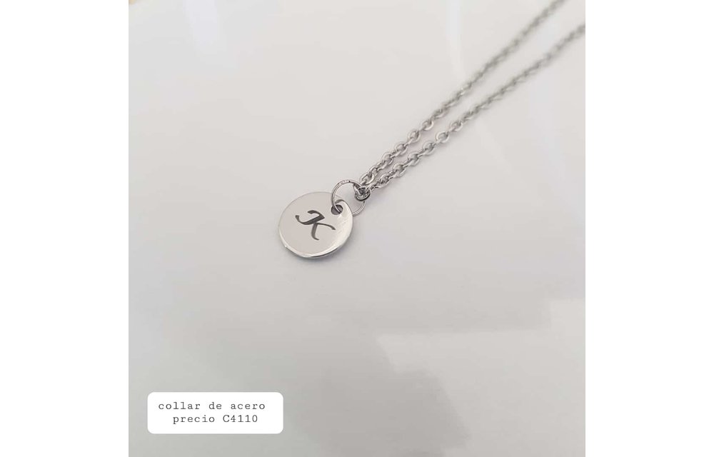 COLLAR LETRA PLATEADO