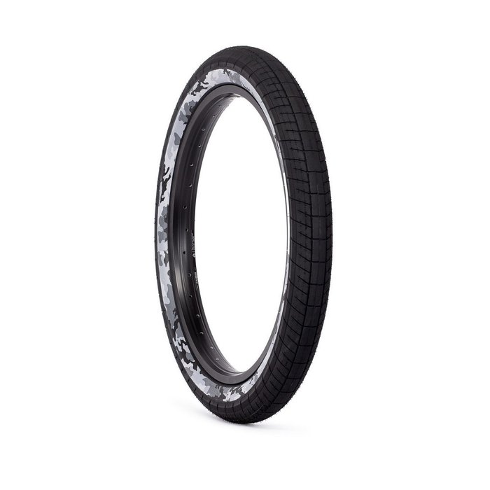 SALT PLUS SALT PLUS STING TYRE 20 X 2.35 BLACK / SNOW CAMO SIDEWALL