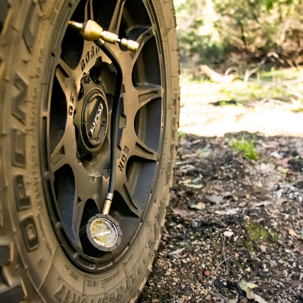 Direction Plus Analogue Tyre Deflator