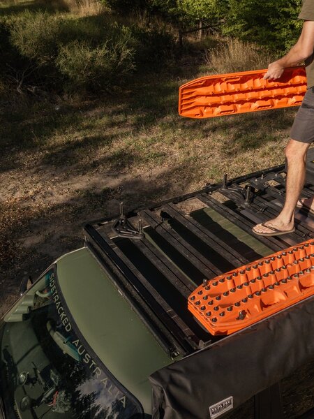 MAXTRAX UNIVERSAL FLAT RACK MOUNTING KIT