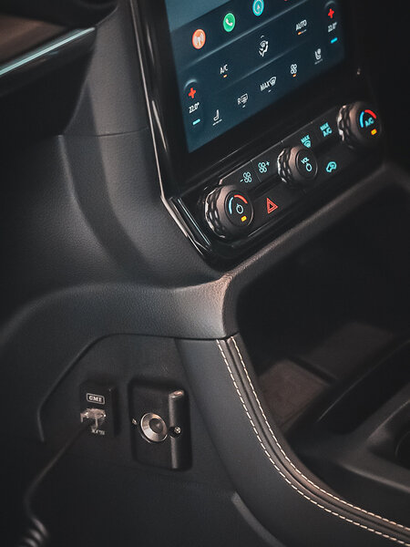 TLR - UHF Microphone Mount – Ford Ranger / Everest / Ranger Raptor – Centre console Left Hand Side