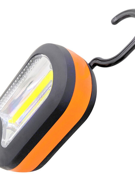 Wildtrak - Oval Magnetic Work Light with Hook and Batteries