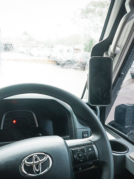 TLR Products TLR - Quadlock/RAM Mount – Toyota Landcruiser 70 series – Drivers Side Grab Handle