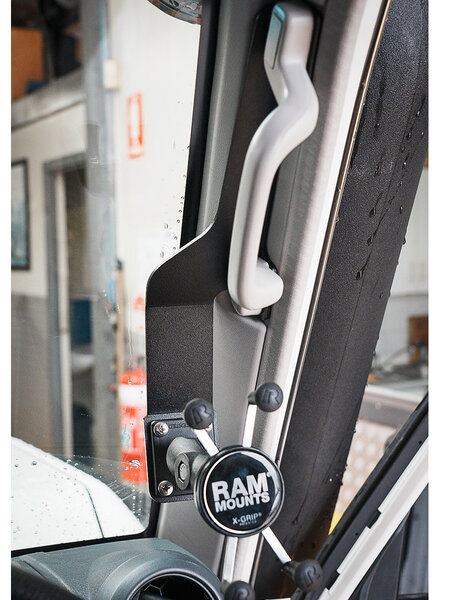 TLR - Quadlock/RAM Mount – Toyota Landcruiser 70 series – Drivers Side Grab Handle