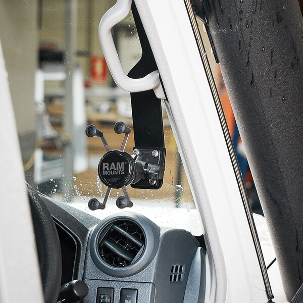 TLR - Quadlock/RAM Mount – Toyota Landcruiser 70 series – Drivers Side Grab Handle