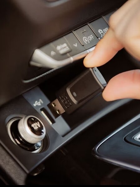 Quadlock - Wireless carplay / Android auto adaptor