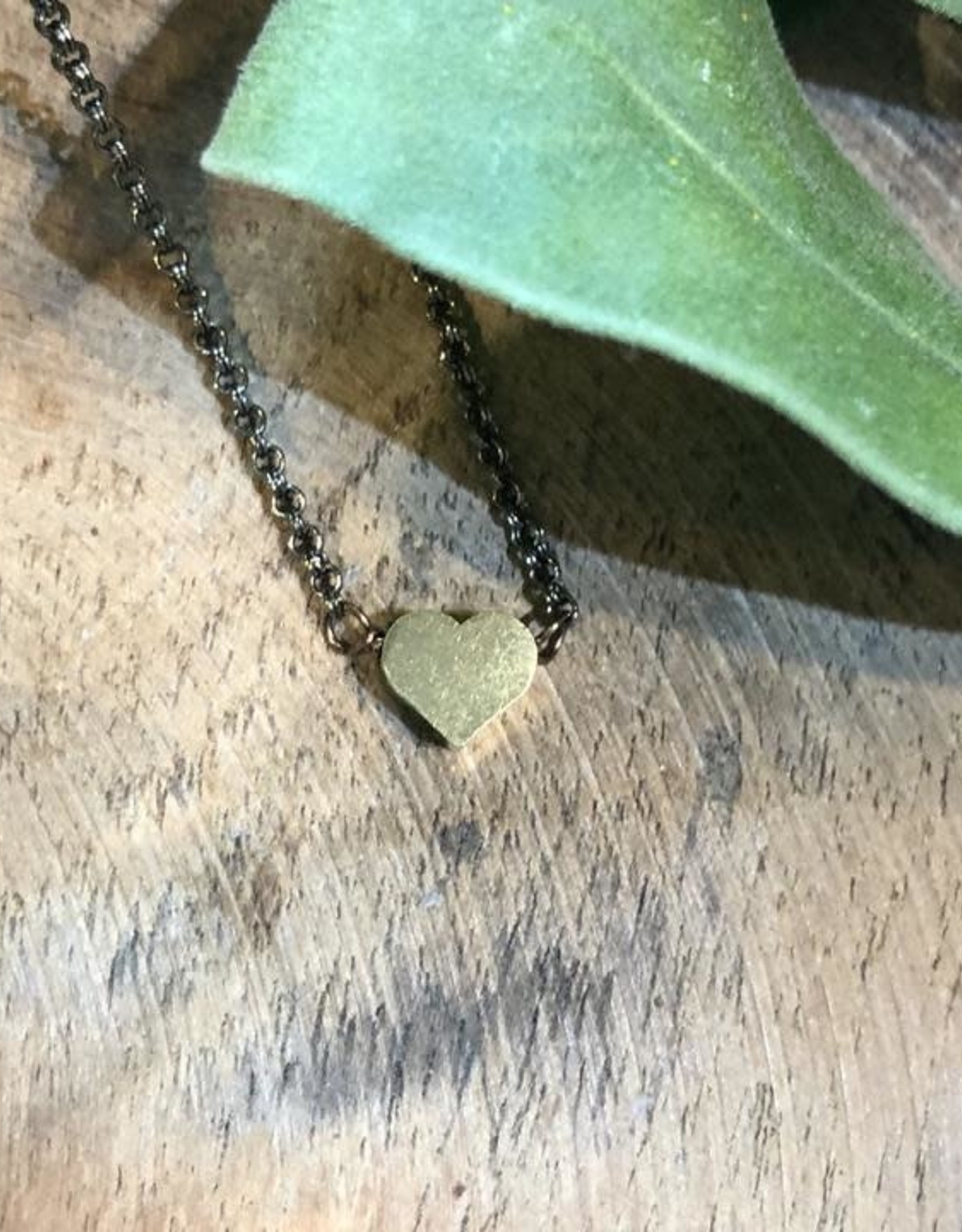 Harlow Harlow Tiny Heart Bass Necklace