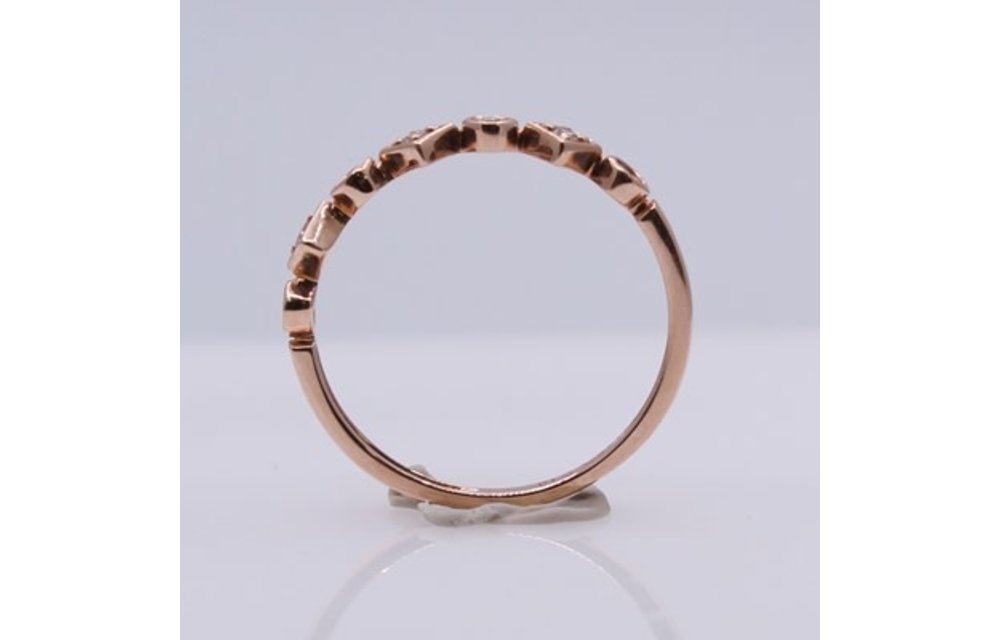 14KR .10tw Square & Dot Scalloped Stackable Diamond Band