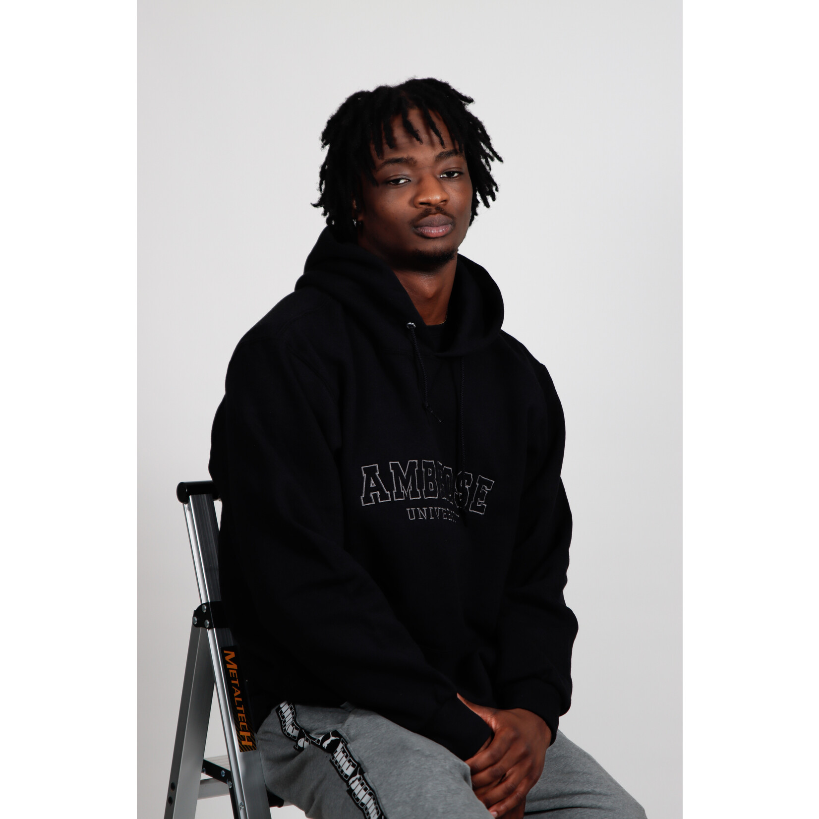 Russell Russell Hoodie - Ambrose Hollow embroidery - Black/Grey