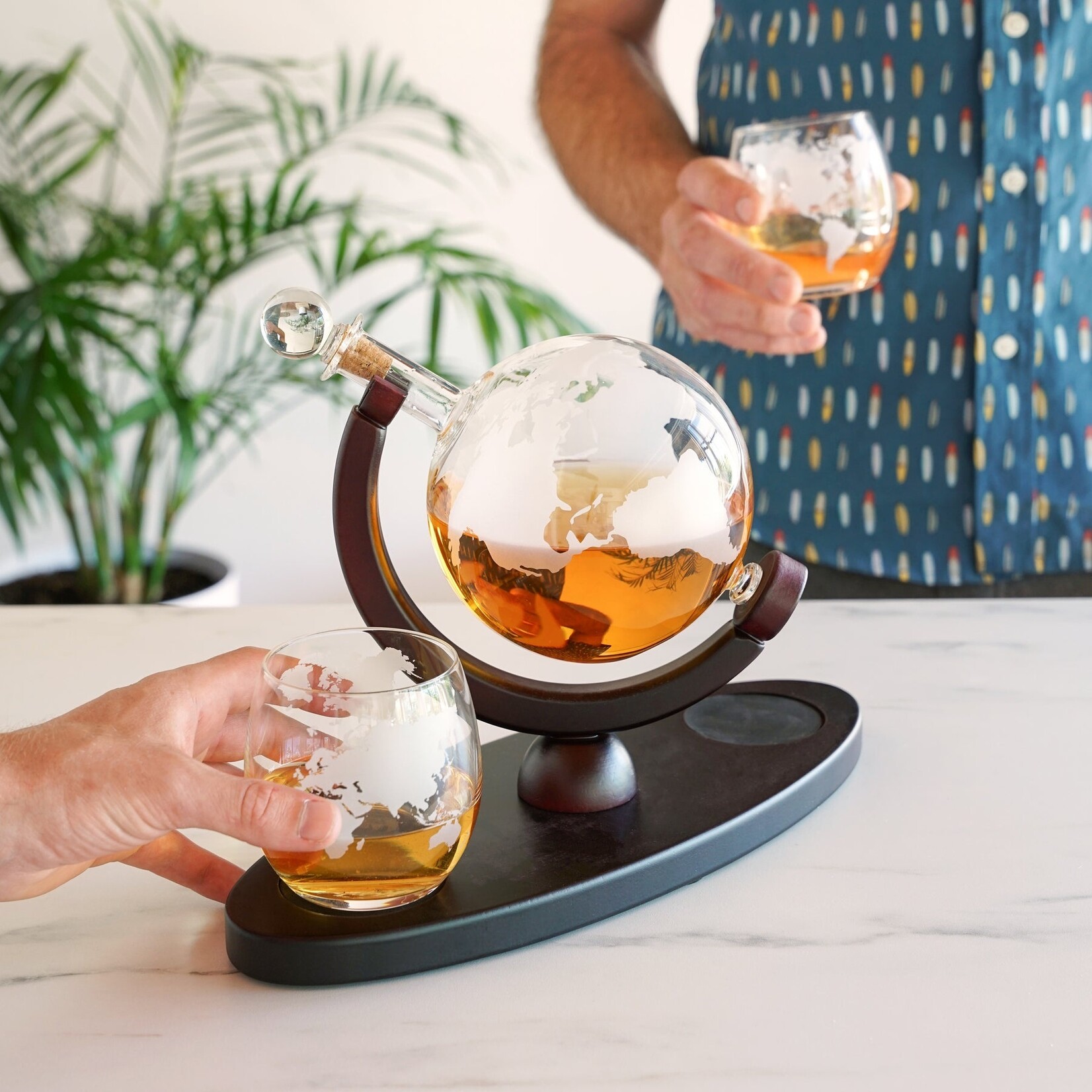 Little global Viski Globe Decanter & Whiskey Tumblers Set