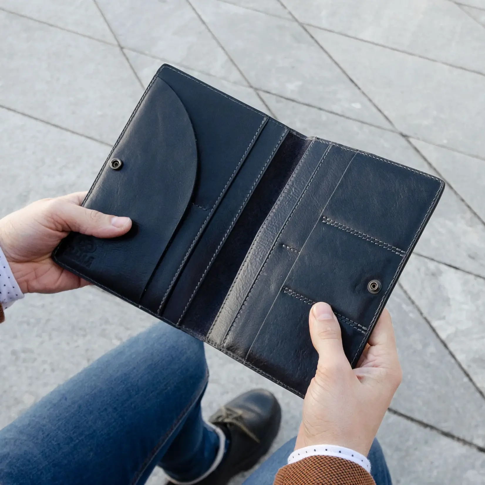 Time Resistance large/ family Leather Passport Holder - Gulliver's Travels