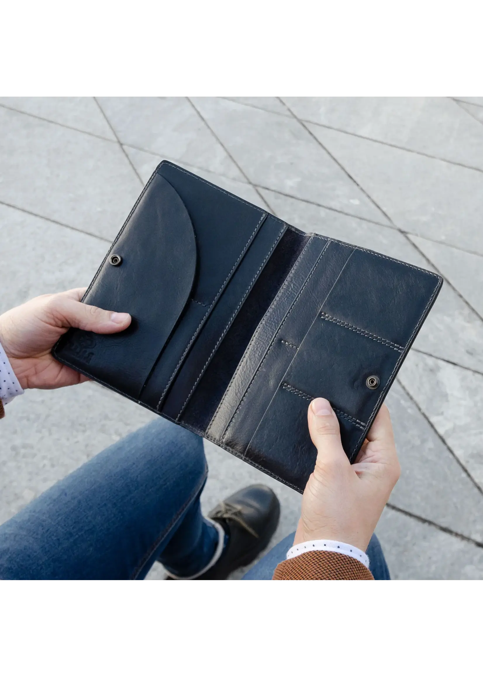 Time Resistance large/ family Leather Passport Holder - Gulliver's Travels