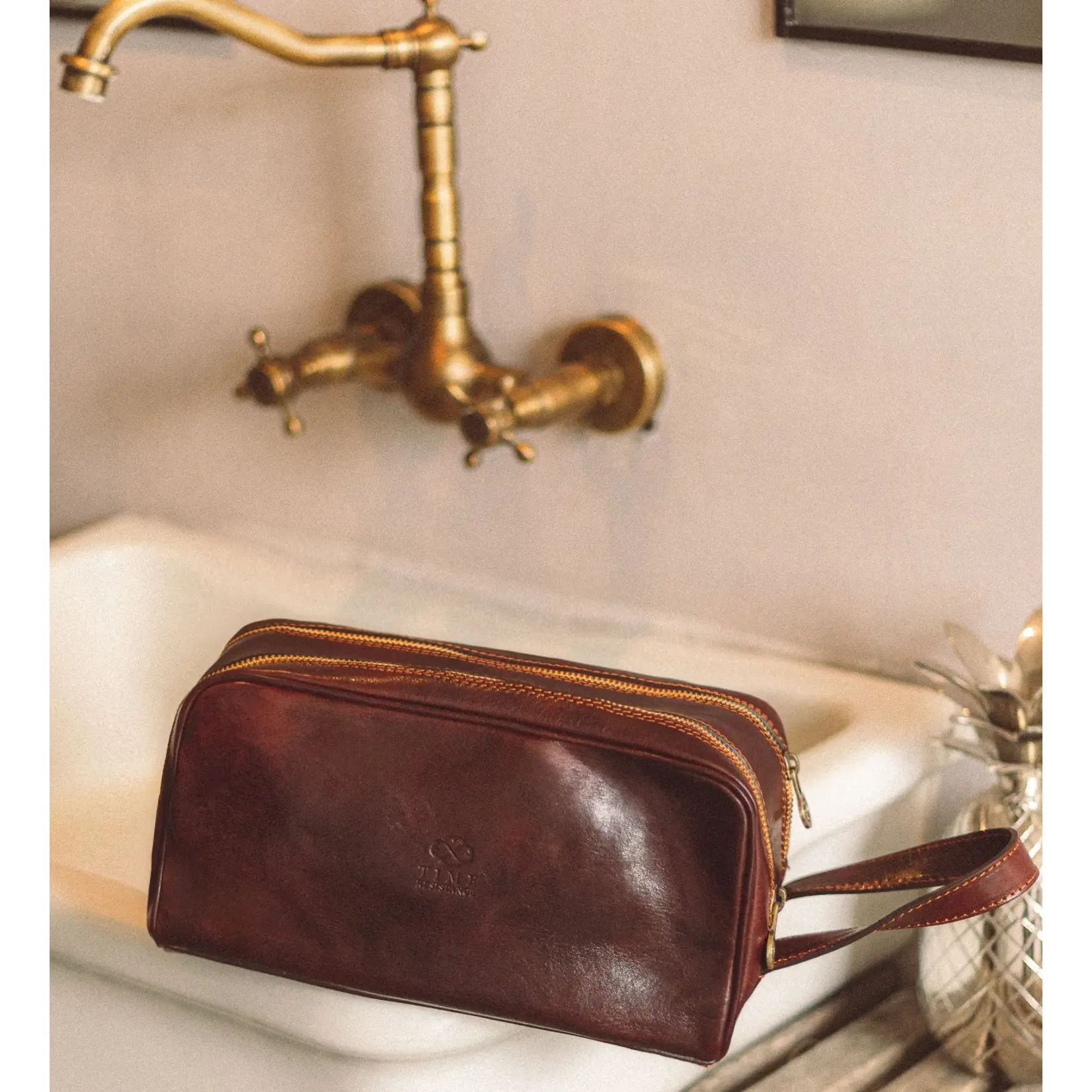 Time Resistance Leather Cosmetic Bag Dopp Kit - All the Kings Men- Blue