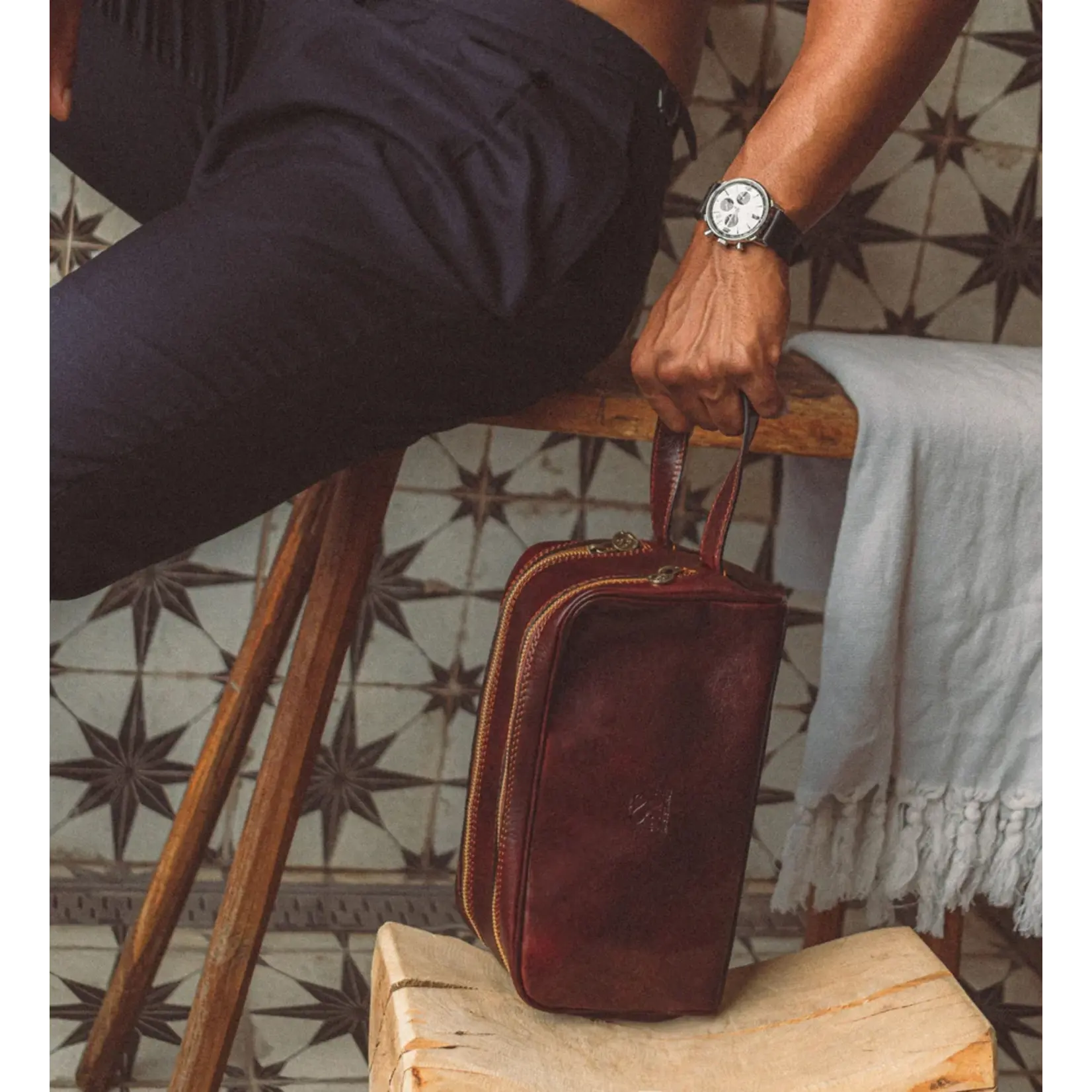 Time Resistance Leather Cosmetic Bag Dopp Kit - All the Kings Men- Blue