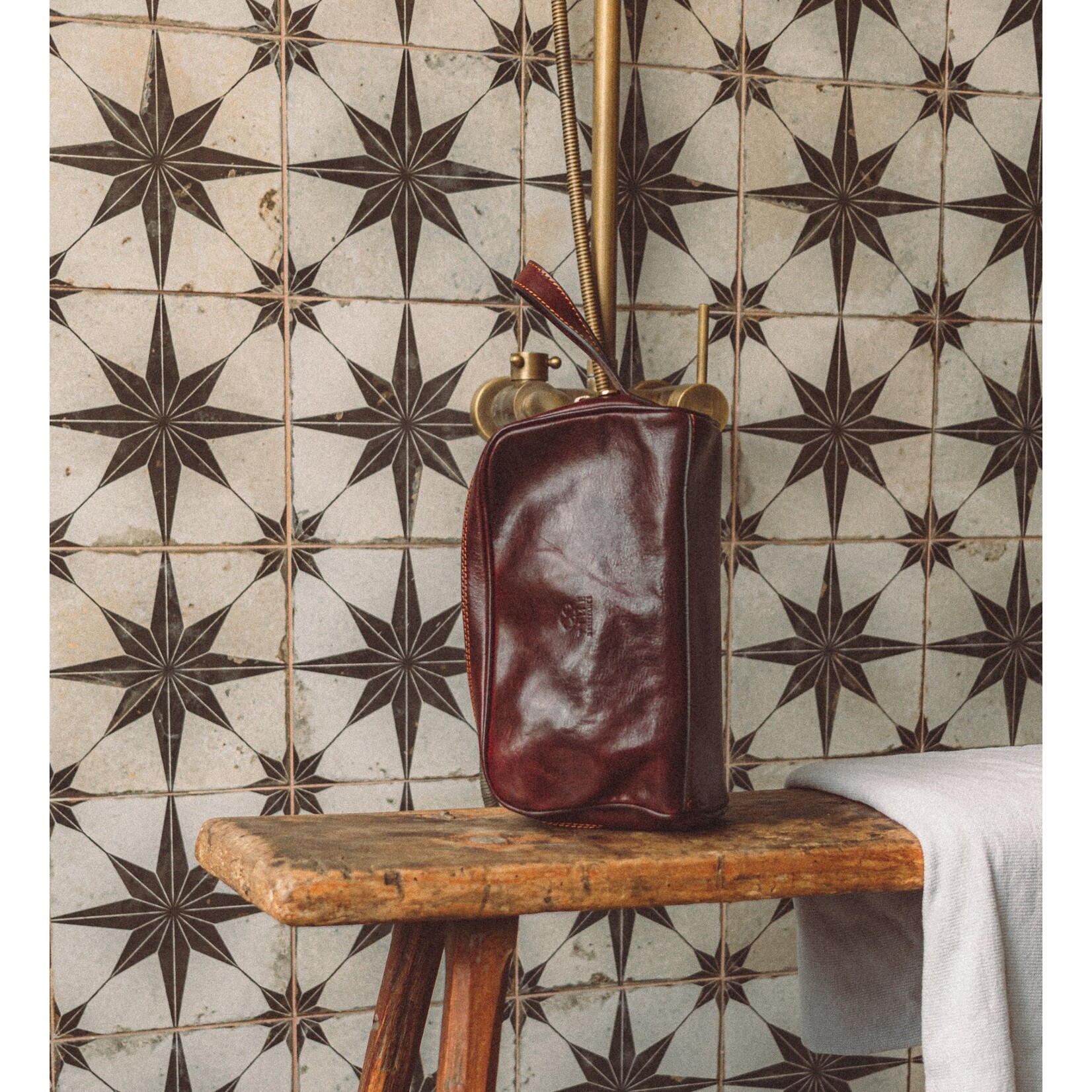 Time Resistance Leather Cosmetic Bag Dopp Kit - All the Kings Men- Blue