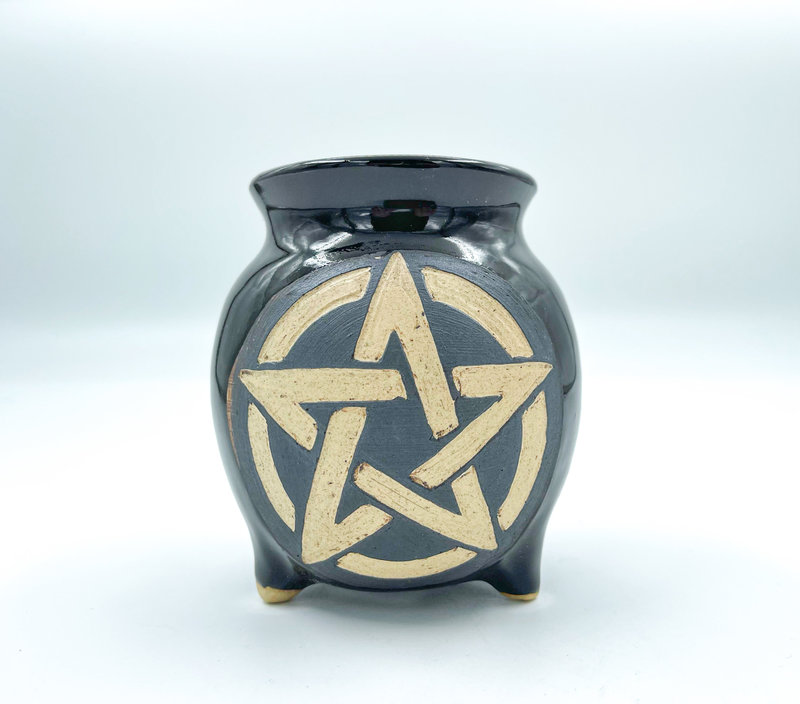 Pentacle Cauldron in Black