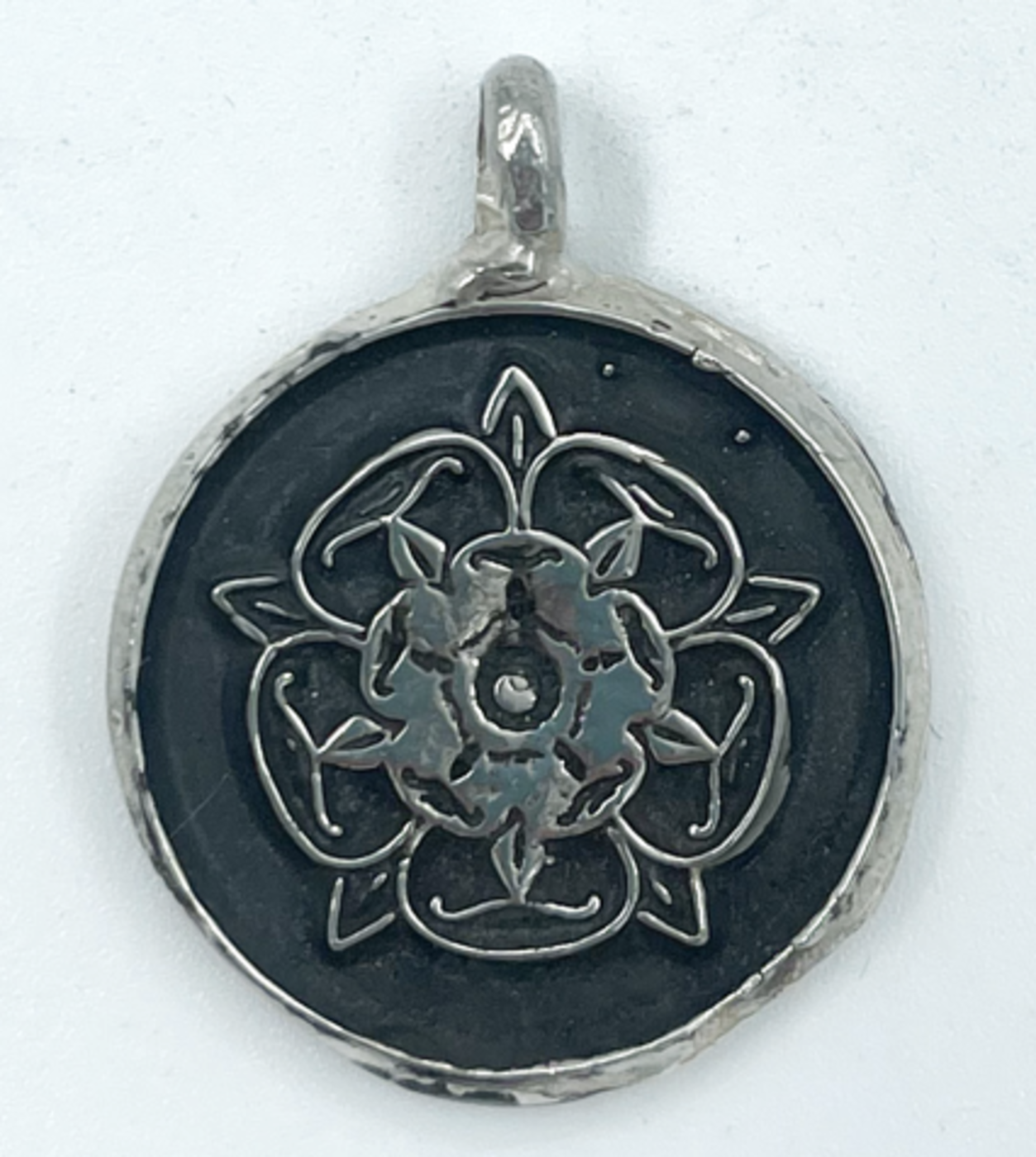 Hekate Soteira Pendant in Silver - Pentagram