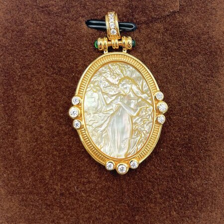 Aphrodite Pendant in Mother of Pearl