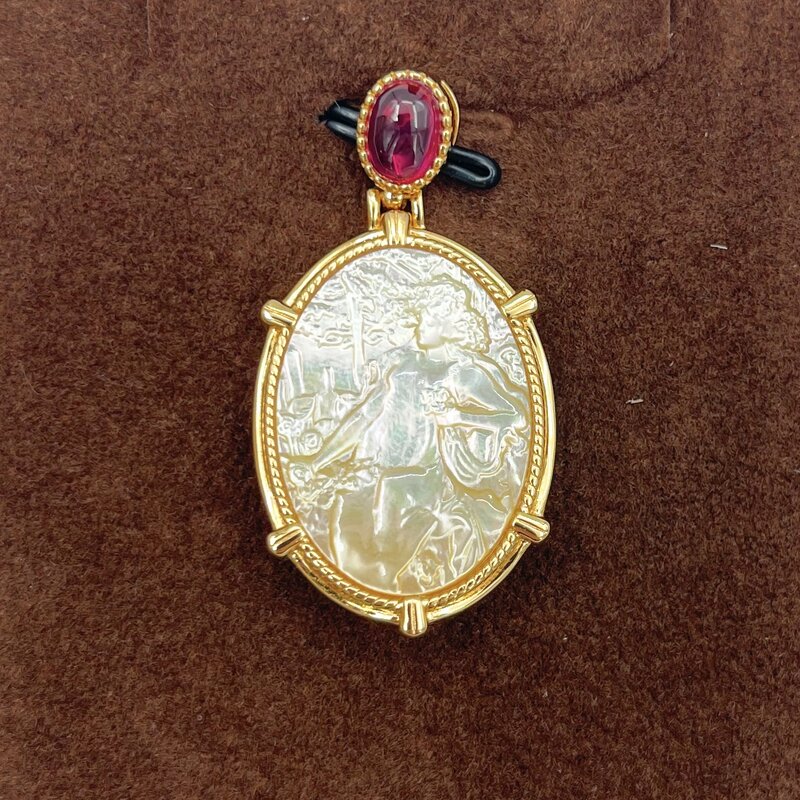 Aphrodite Pendant in Mother of Pearl