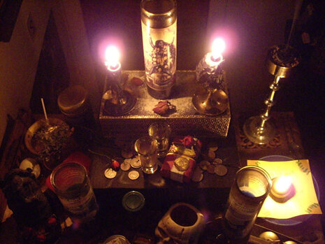 How to Anoint Candles for Prosperity Magic