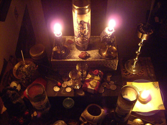 How to Anoint Candles for Prosperity Magic