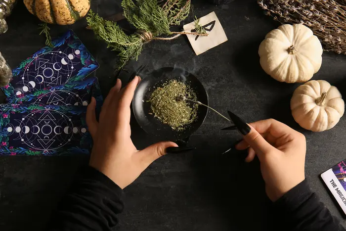 Flying Ointments in Witchcraft: History, Folklore & Traditional Use