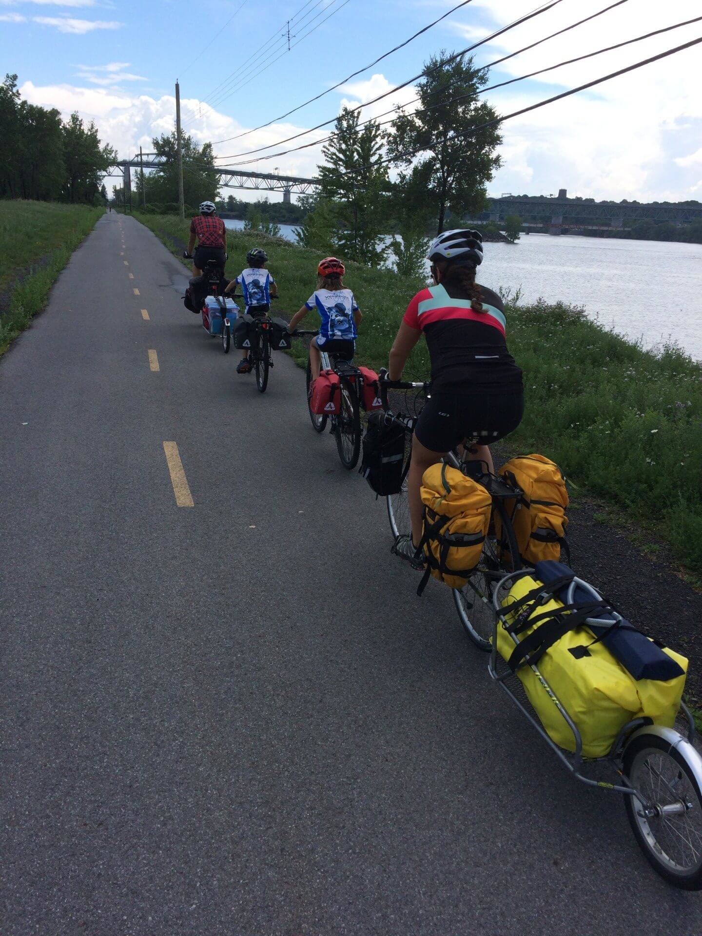 La famille aux 10 roues sur la route