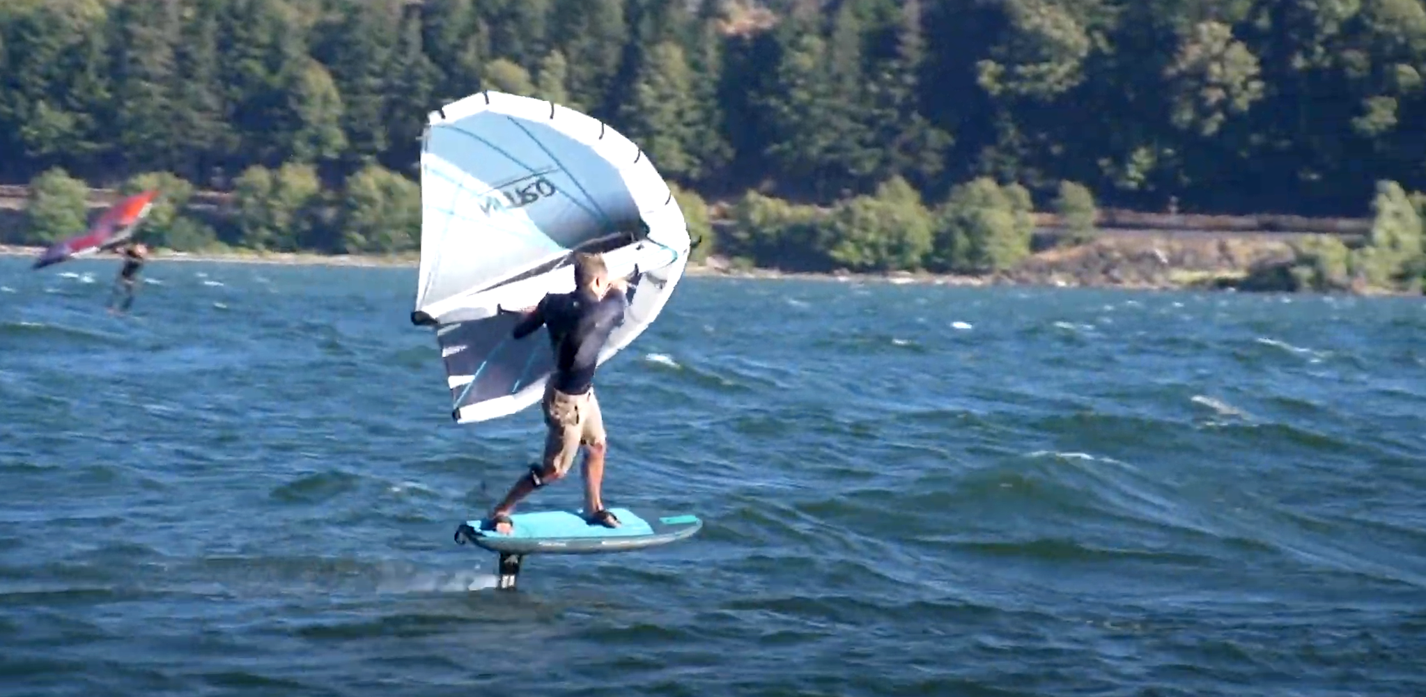 Wingfoiling on a smaller wingsurf board