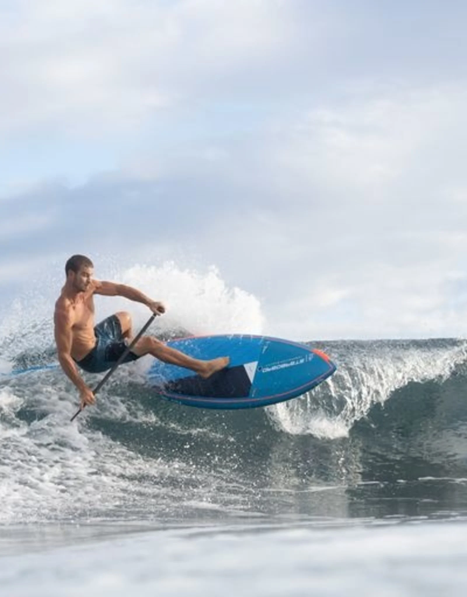 2023 Starboard Pro 9'0 × 30 Blue Carbon surfing