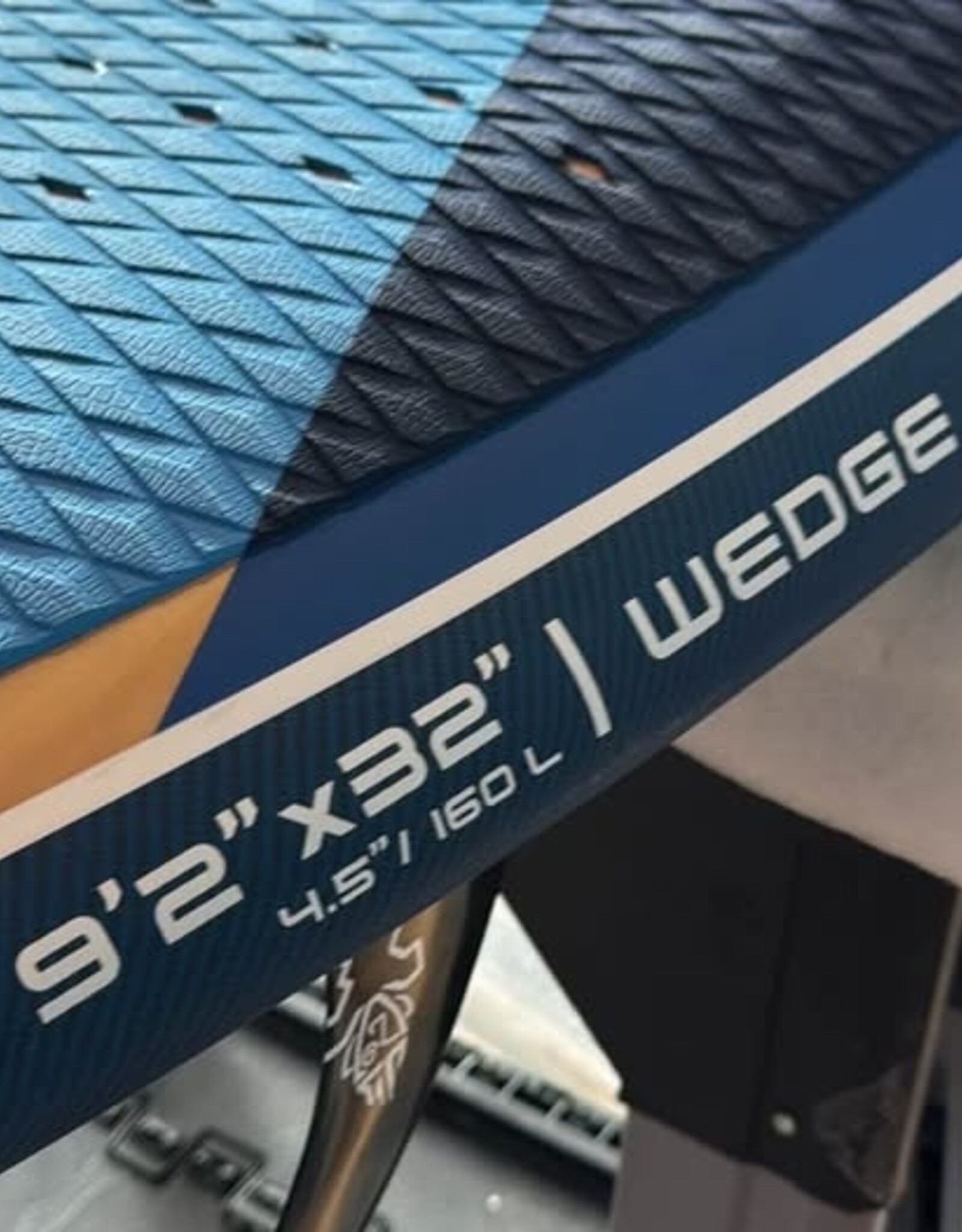 Starboard USED- 2022  STARBOARD 9'2" x 32" WEDGE STARLITE