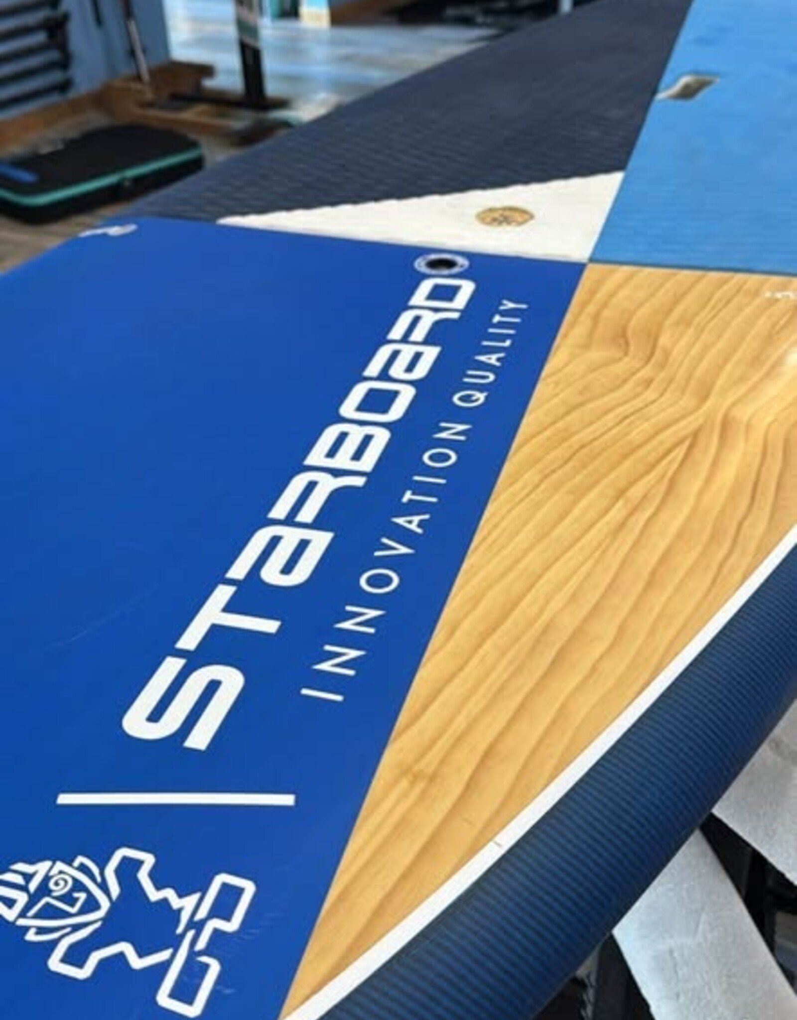 Starboard USED- 2022  STARBOARD 10'2" x 32" WEDGE STARLITE