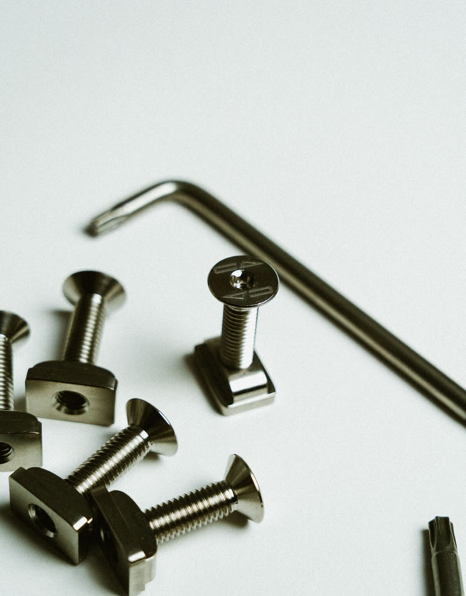 CODE FOILS CODE FOILS TITANIUM BASE PLATE BOLT KIT