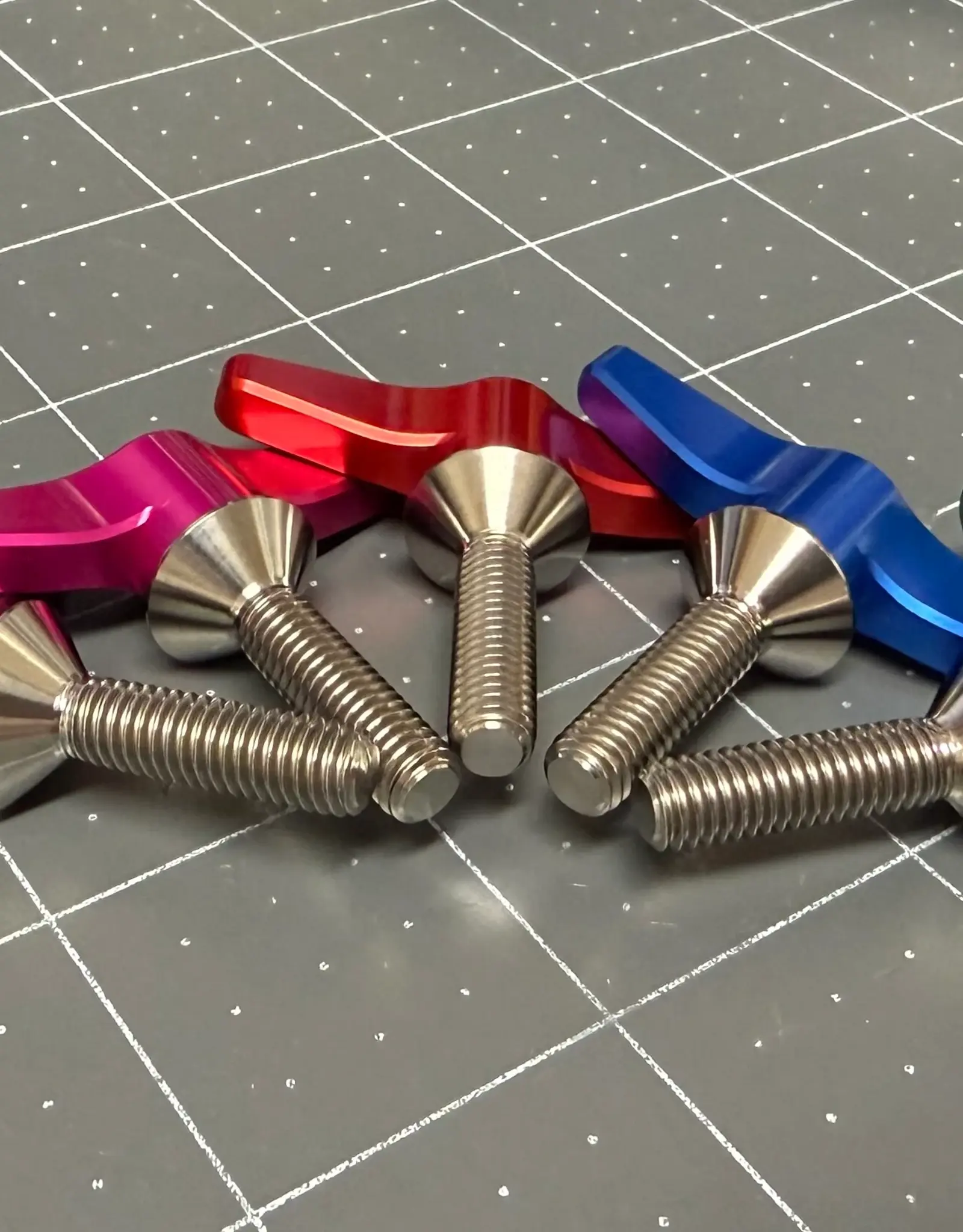 ADJUSTABLE SKINNY HYDROFOIL WINGSCREWS - M6 X 30MM
