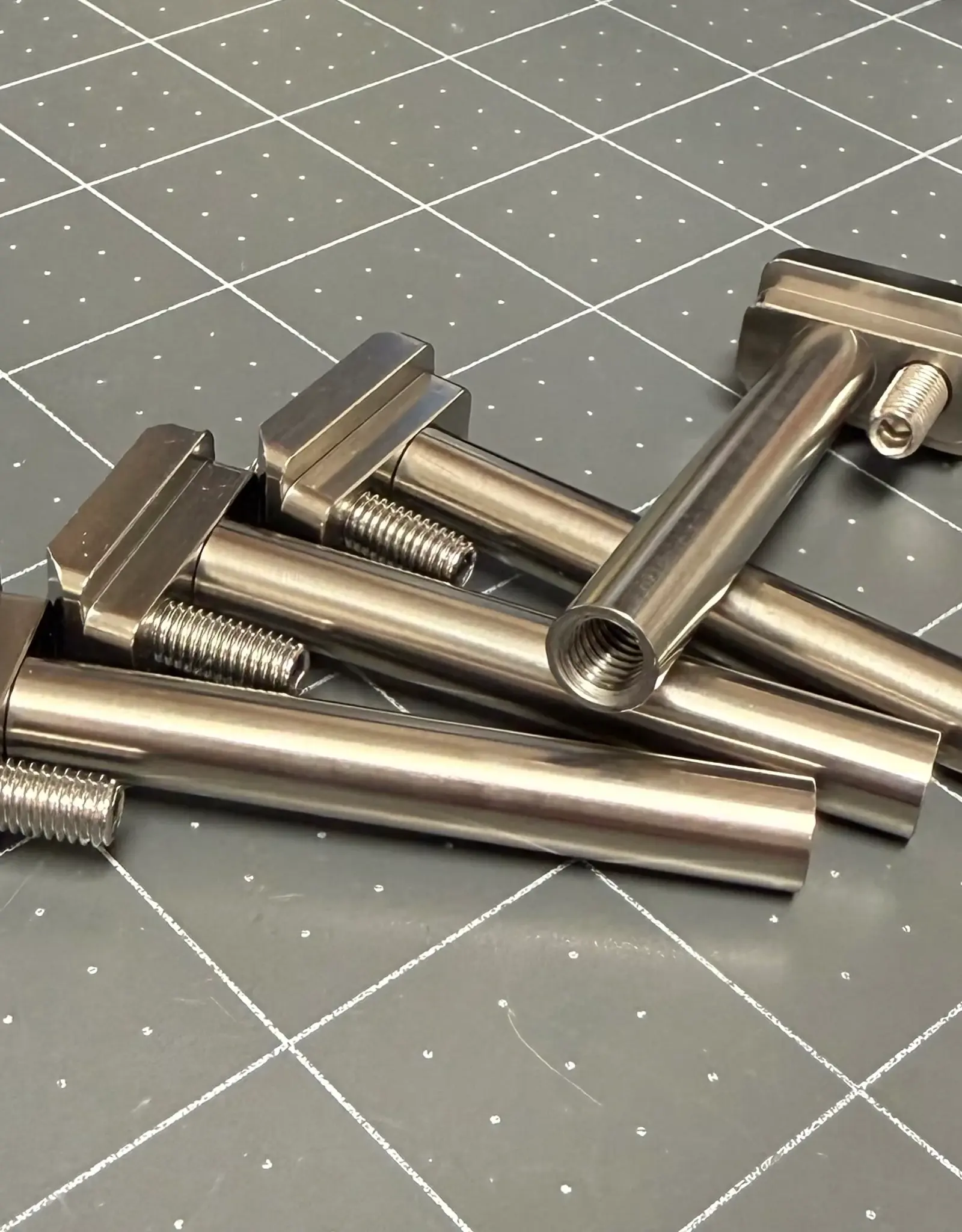 HYDROFOIL WINGSCREW TITANIUM UNIVERSAL STUDS