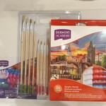 Derwent Academy Acrylic Paint and Canvas set