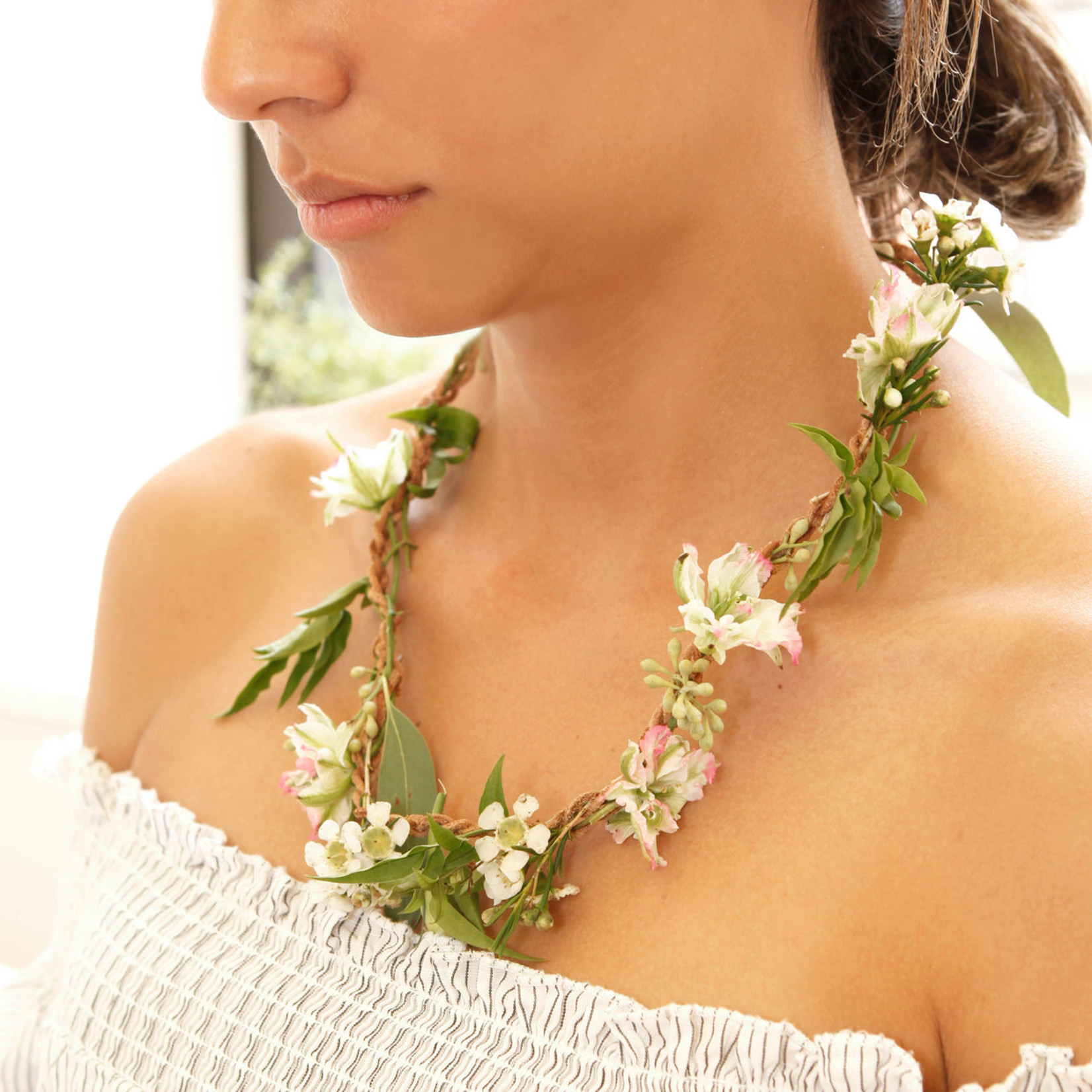KIKKERLAND HUCKLEBERRY MAKE YOUR OWN FLOWER NECKLACE