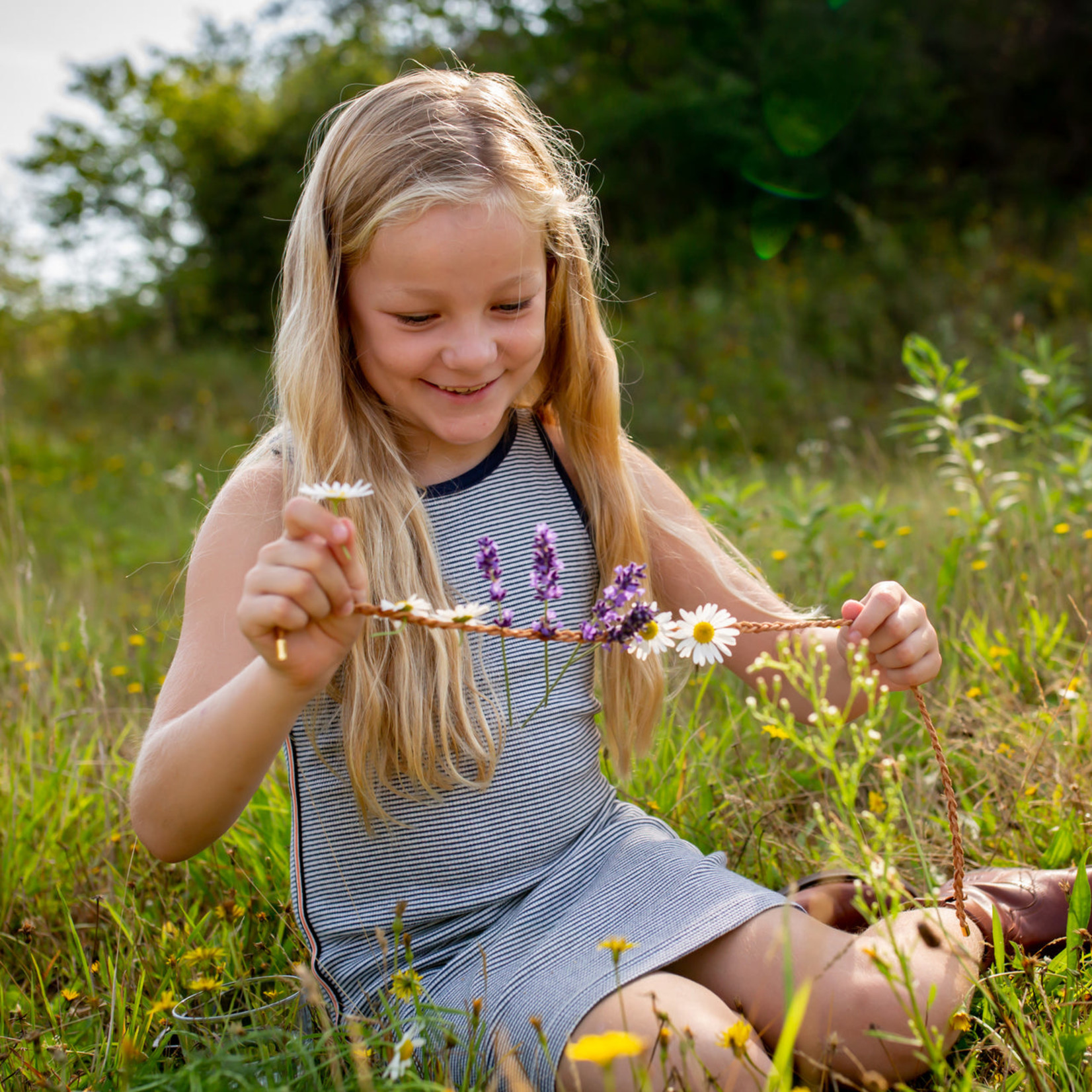 KIKKERLAND HUCKLEBERRY MAKE YOUR OWN FLOWER NECKLACE