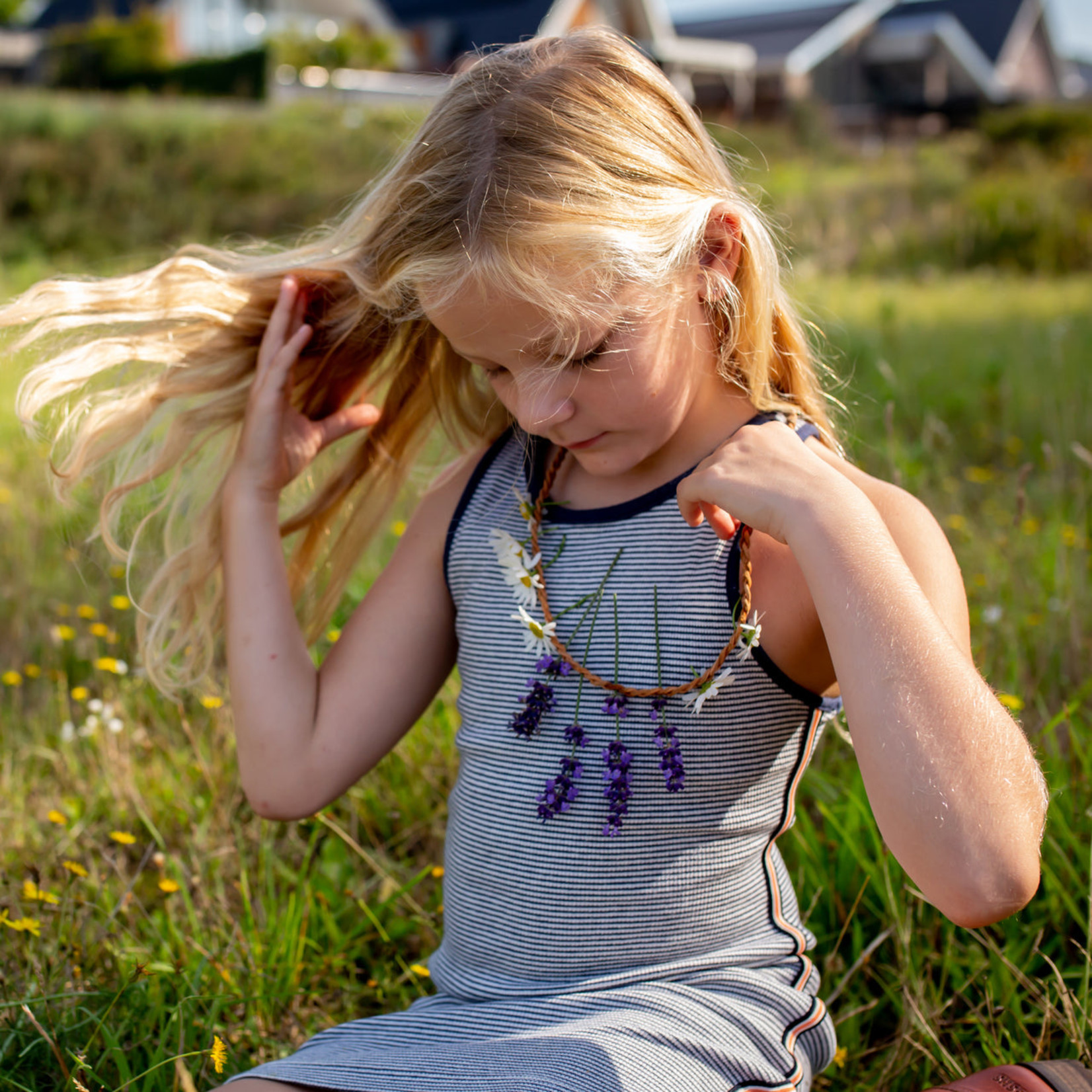 KIKKERLAND HUCKLEBERRY MAKE YOUR OWN FLOWER NECKLACE