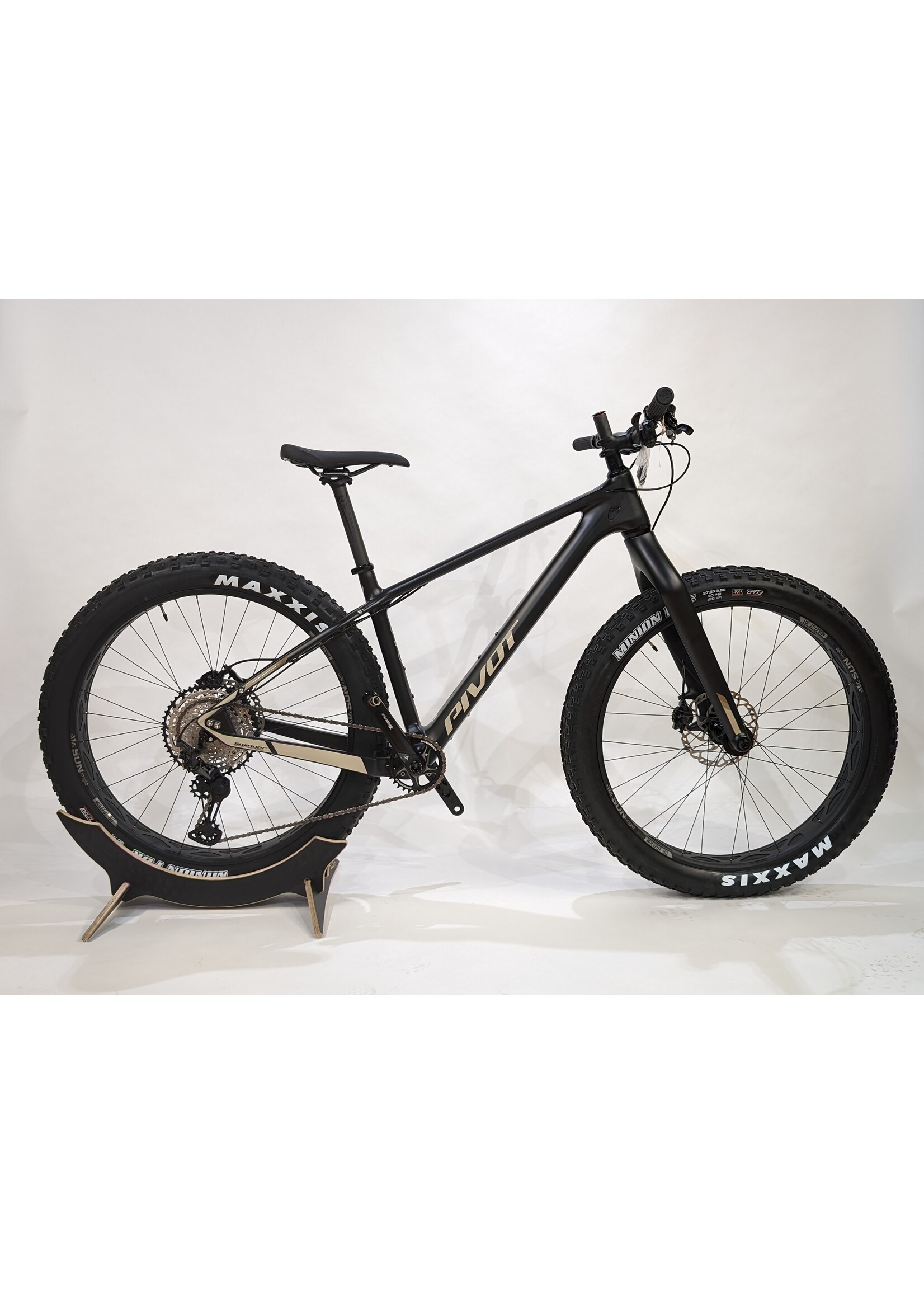 Pivot LES Fat Carbon 27.5'' Fat PRO XT  - Carbon Rigid Fork