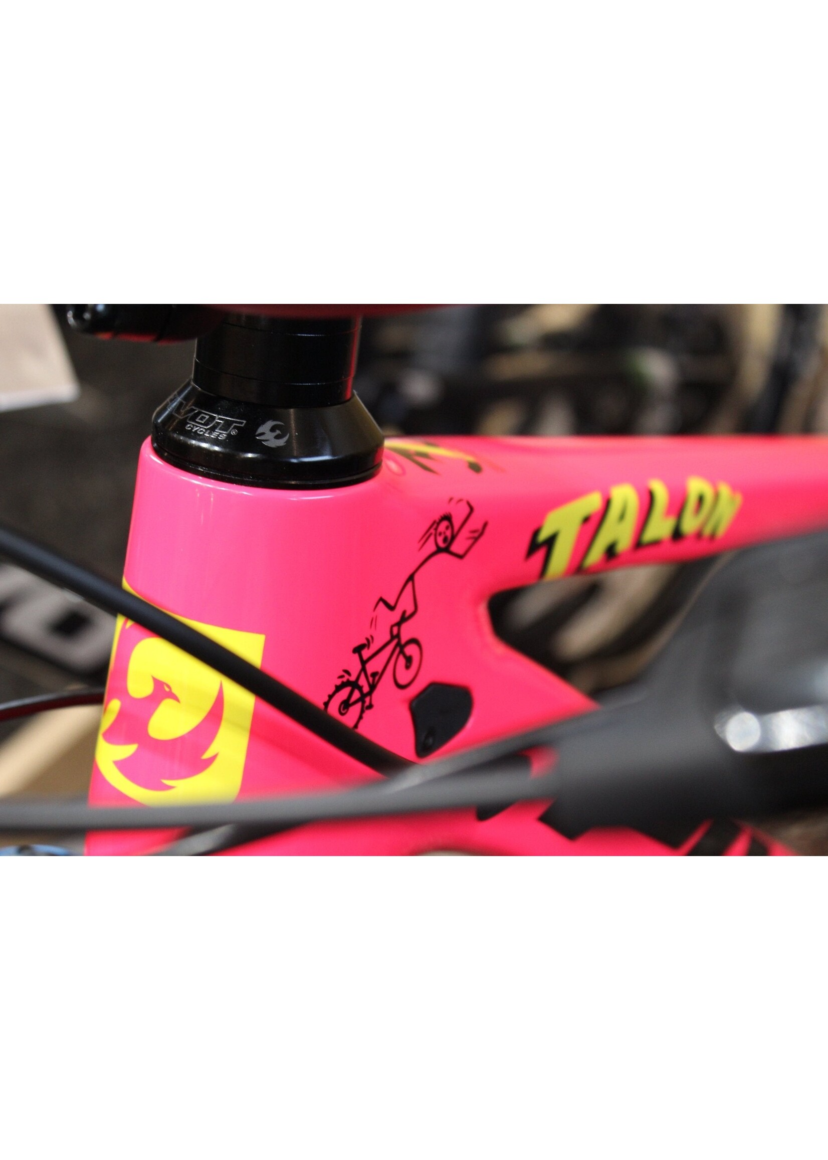 Pivot Cycles Pivot Switchblade Pro X0 Carbon Wheel Talon Neon Pink Large