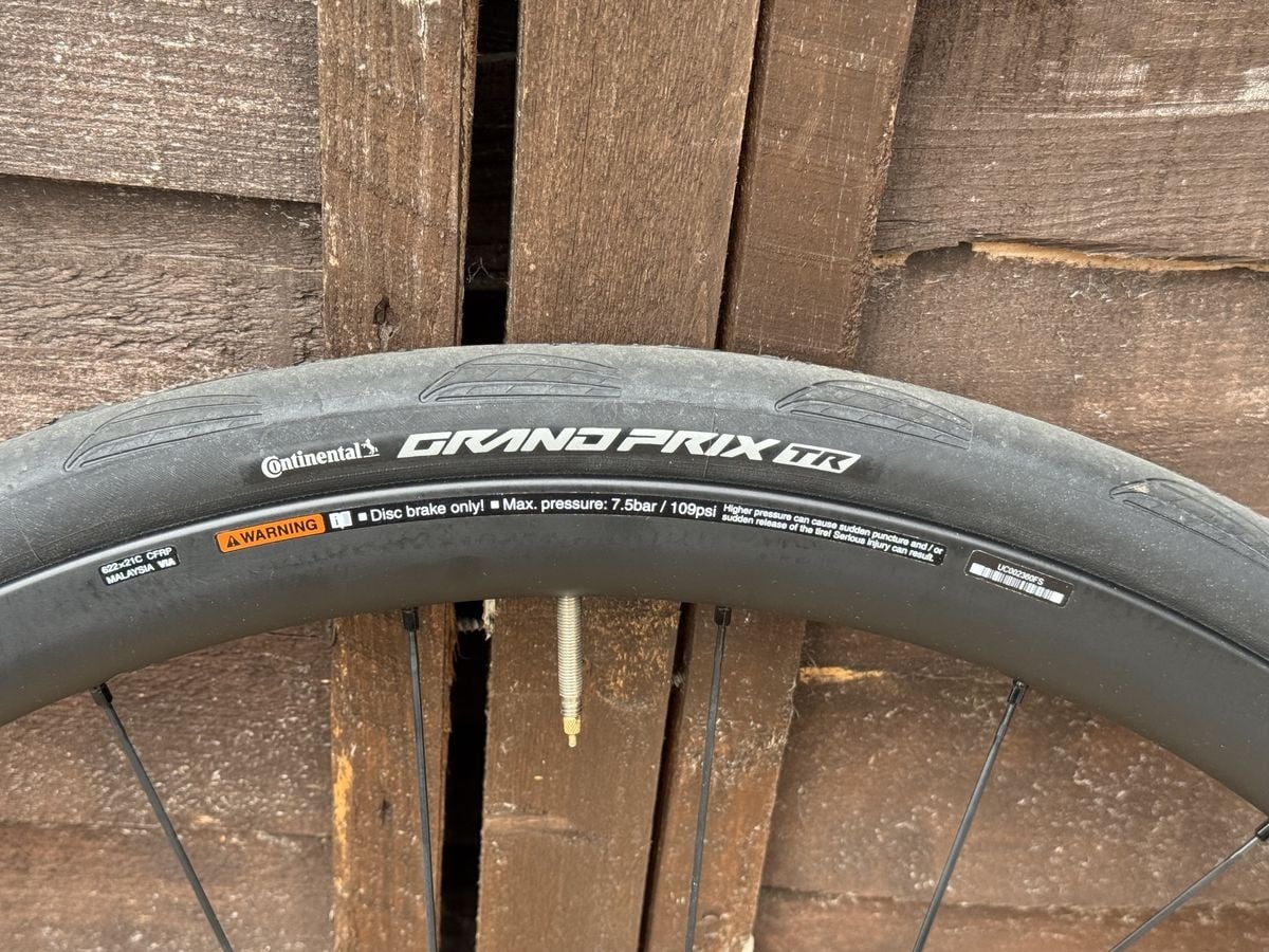 23 mm, c'est fini; pourquoi vos pneus devraient être plus larges que vous pensez