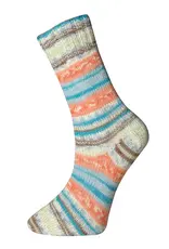 Universal Yarn Saunter by Universal Yarns