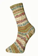 Universal Yarn Saunter by Universal Yarns