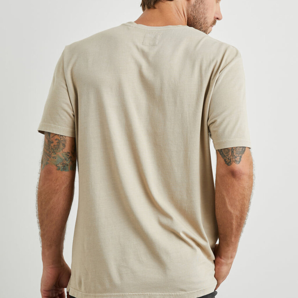 RAILS FOR HIM JOHNNY PATCH PKT TEE DESERT SAND